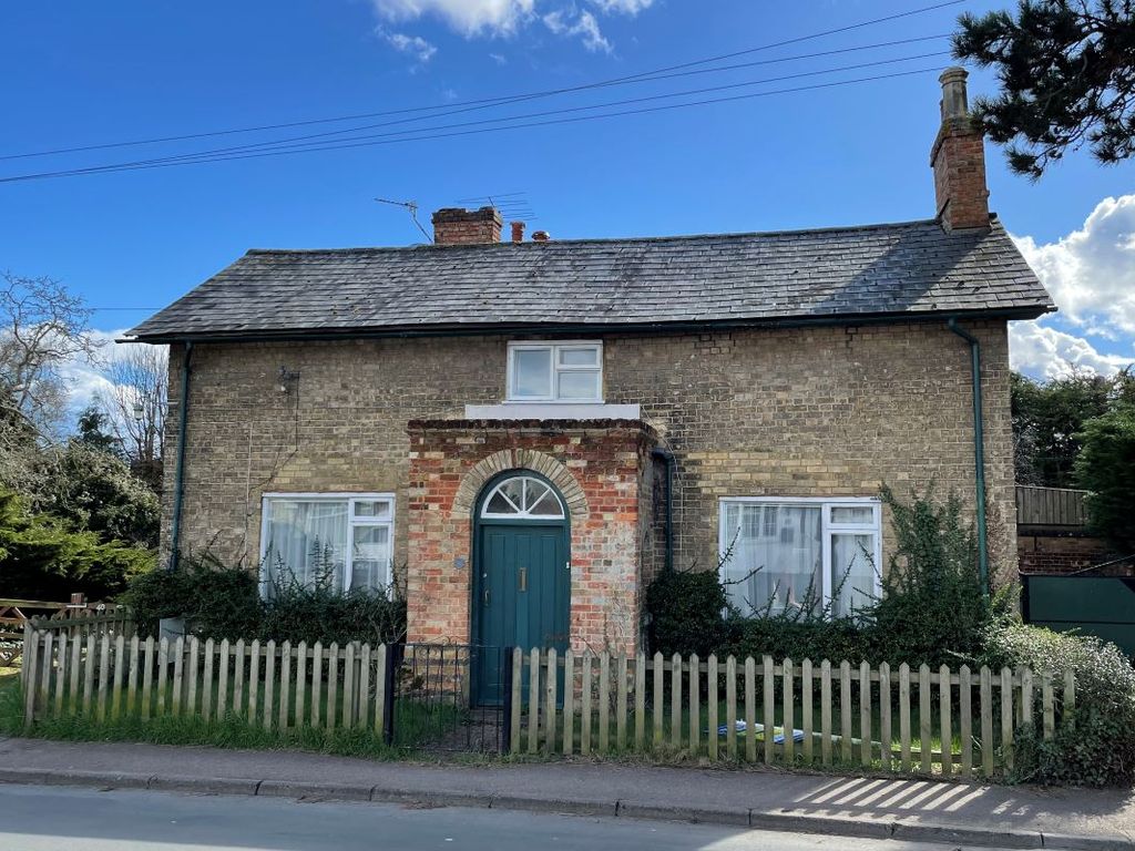 3 bed semidetached house for sale in 38 Biggleswade Road, Upper