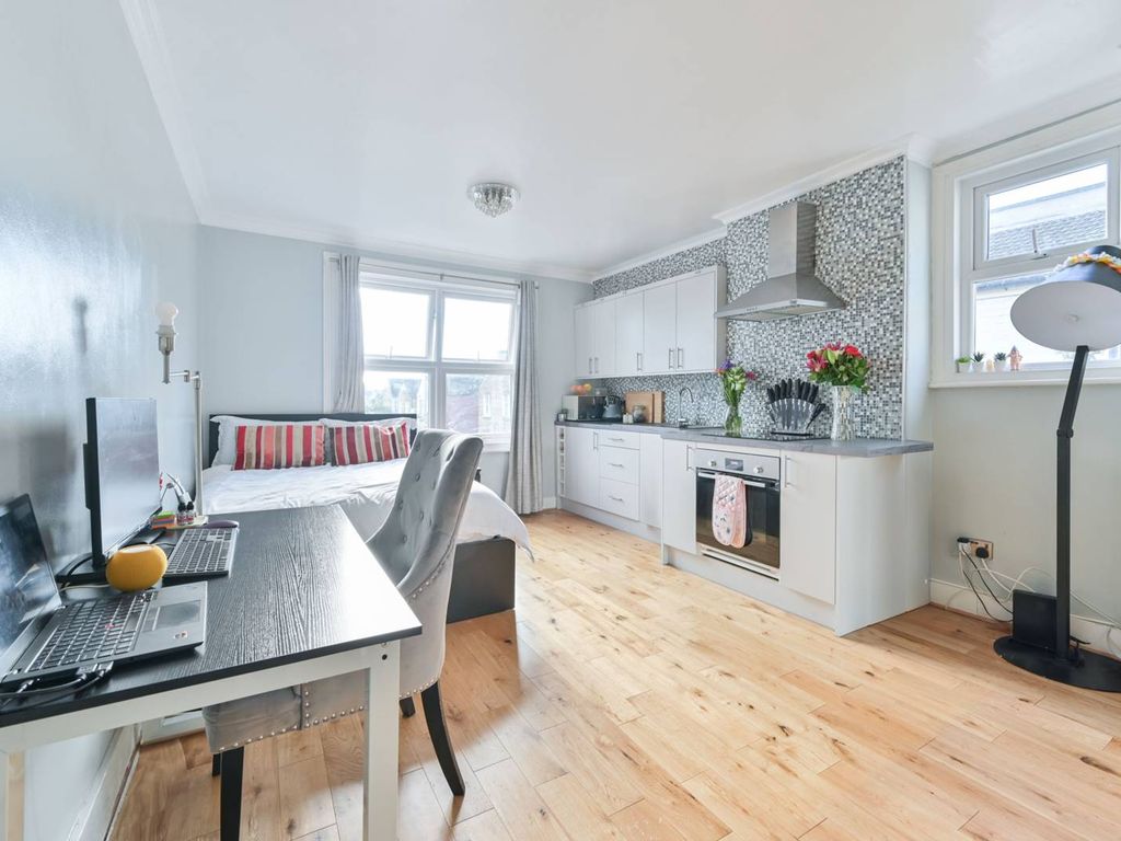 Studio to rent in Fairmile Avenue, Streatham, London SW16, £1,450 pcm