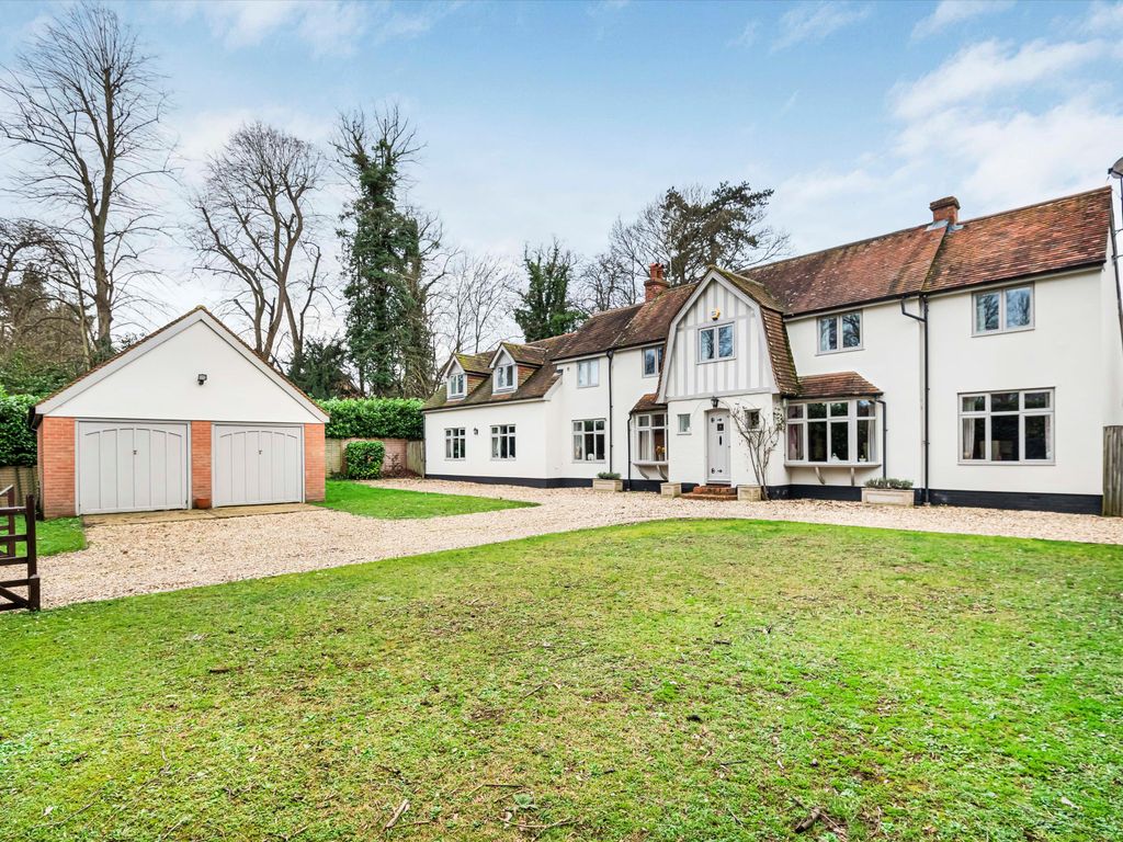 5 bed property for sale in Mill Road, Shiplake, HenleyOnThames