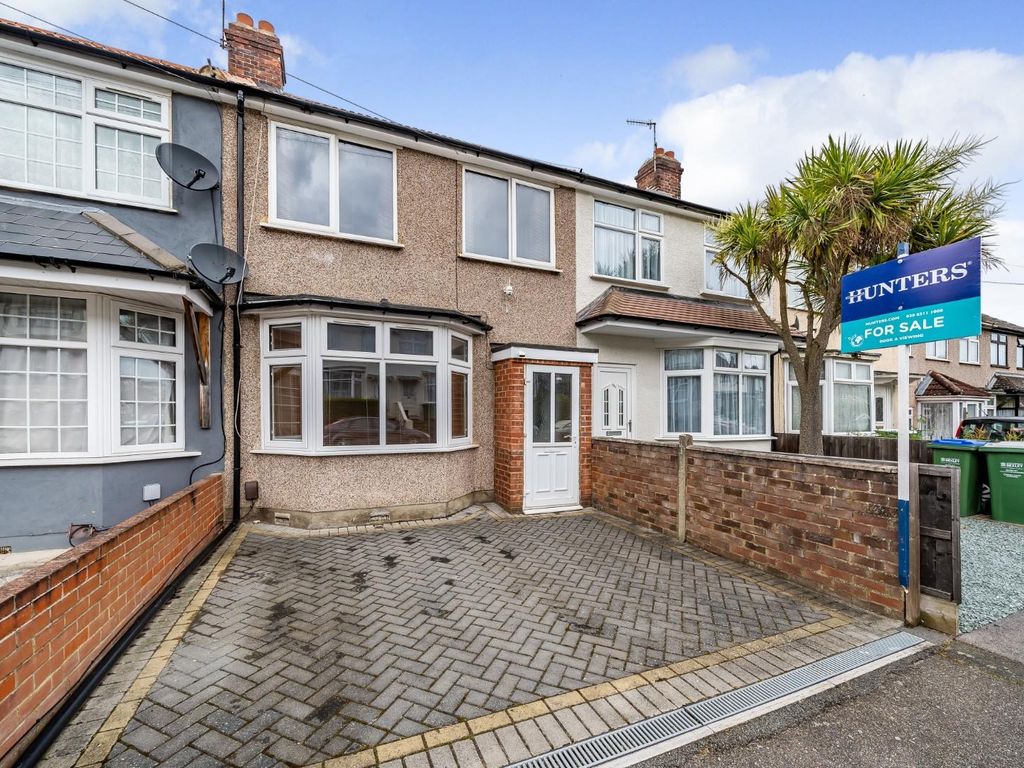 3 bed property for sale in Elstree Gardens, Belvedere DA17, £360,000