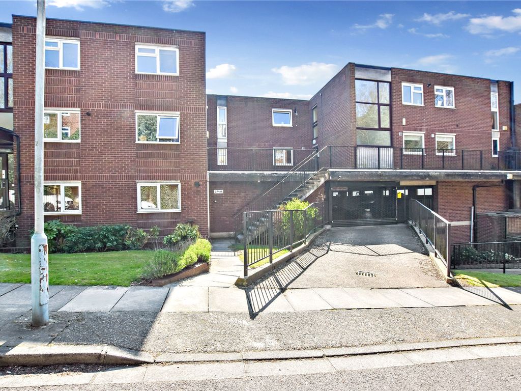 2 bed flat for sale in Carey Court, Gravel Hill Close, Bexleyheath