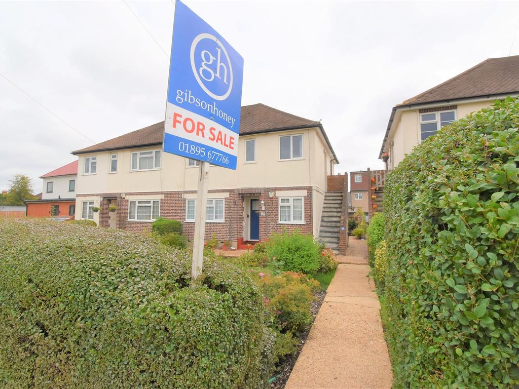 2 bed for sale in Northdown Close, Ruislip Manor, Ruislip