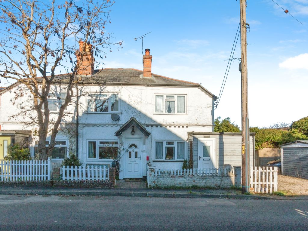 3 bed terraced house for sale in Hendon Road, Bordon GU35, £315,000