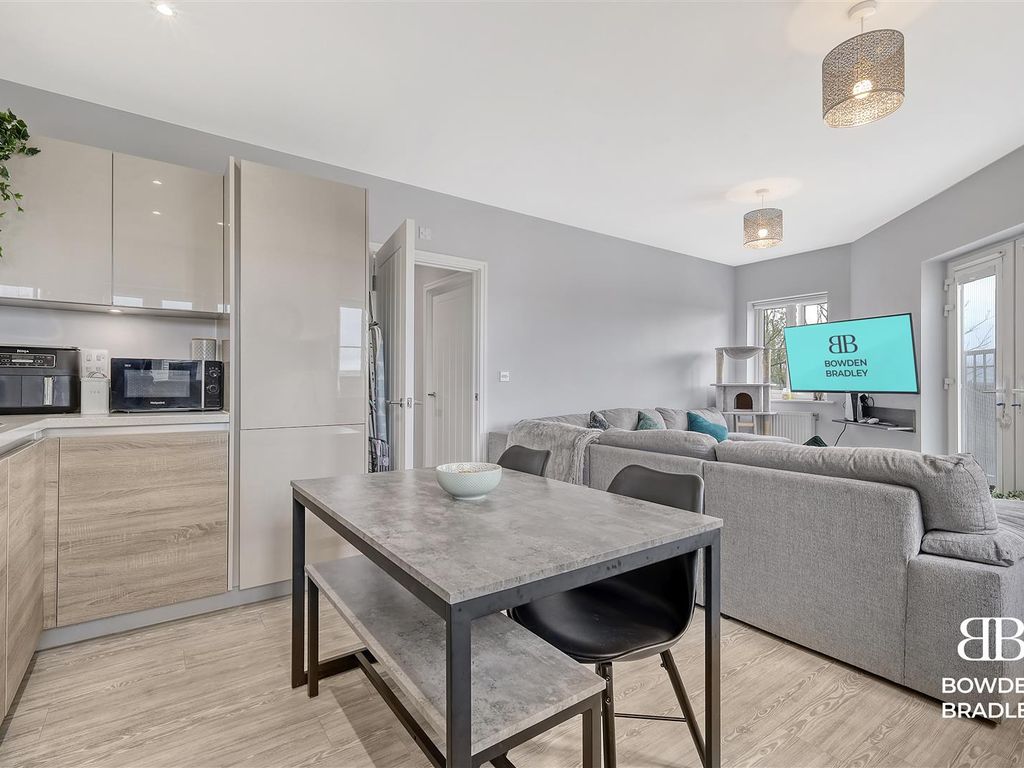 2 bed flat for sale in Camellia House, Five Oaks Lane, Chigwell IG7, £