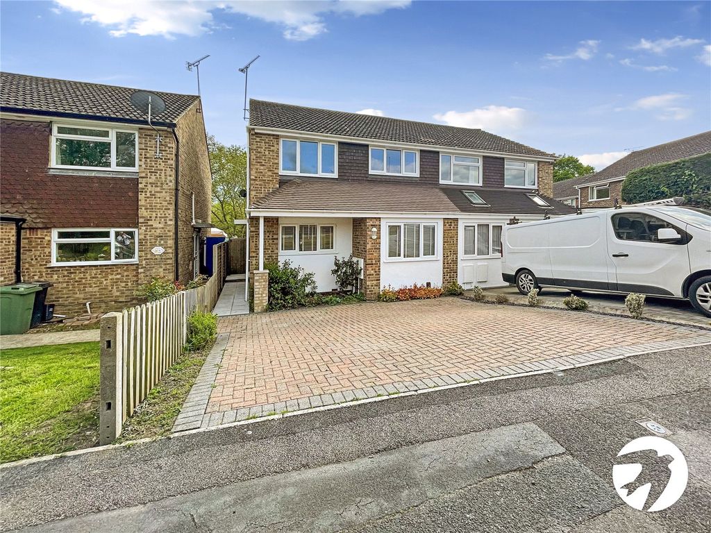 4 bed semidetached house to rent in Lenside Drive, Bearsted, Maidstone