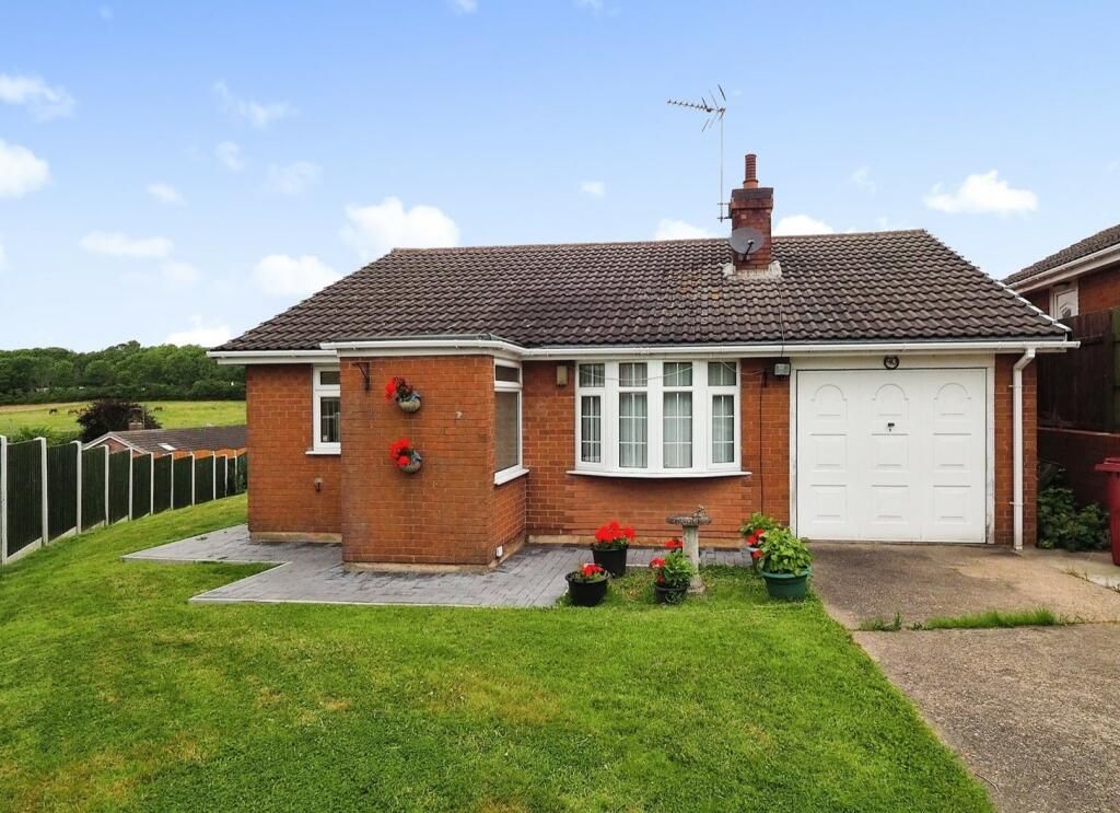 3 bed detached bungalow to rent in Hilltop Road, Pinxton, Nottingham