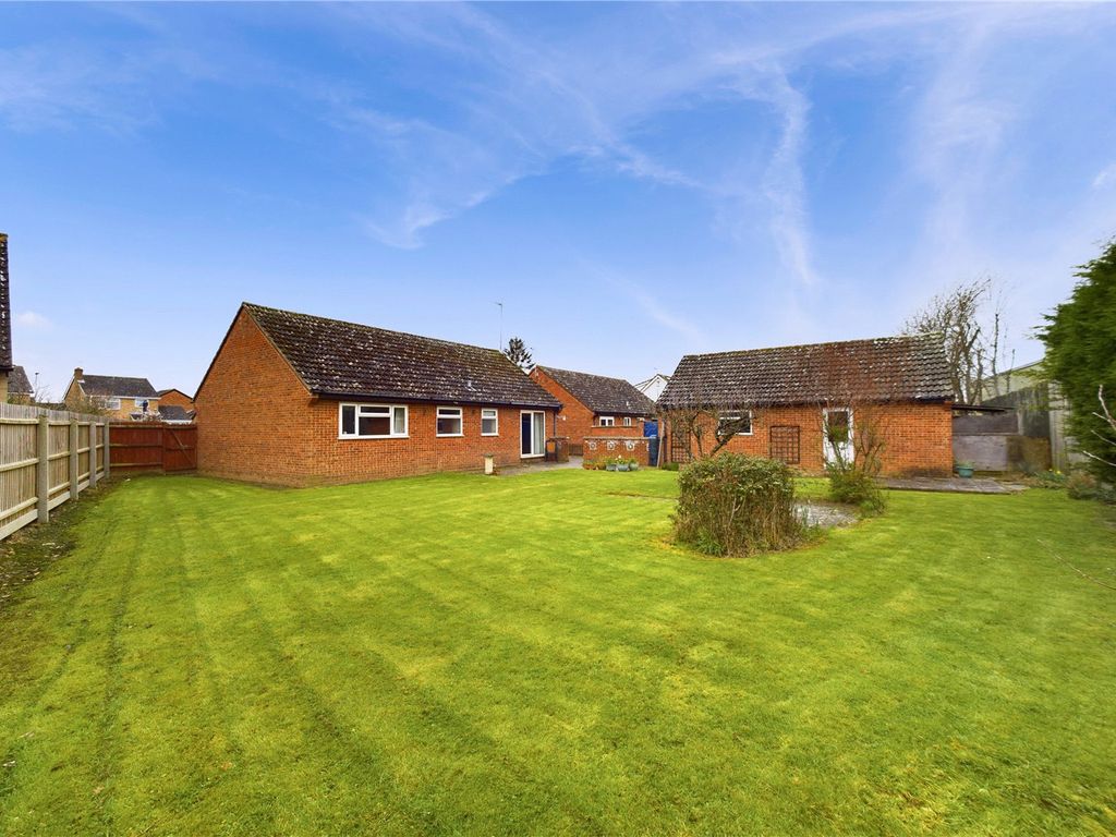 3 bed bungalow for sale in Glatton Road, Sawtry, Huntingdon