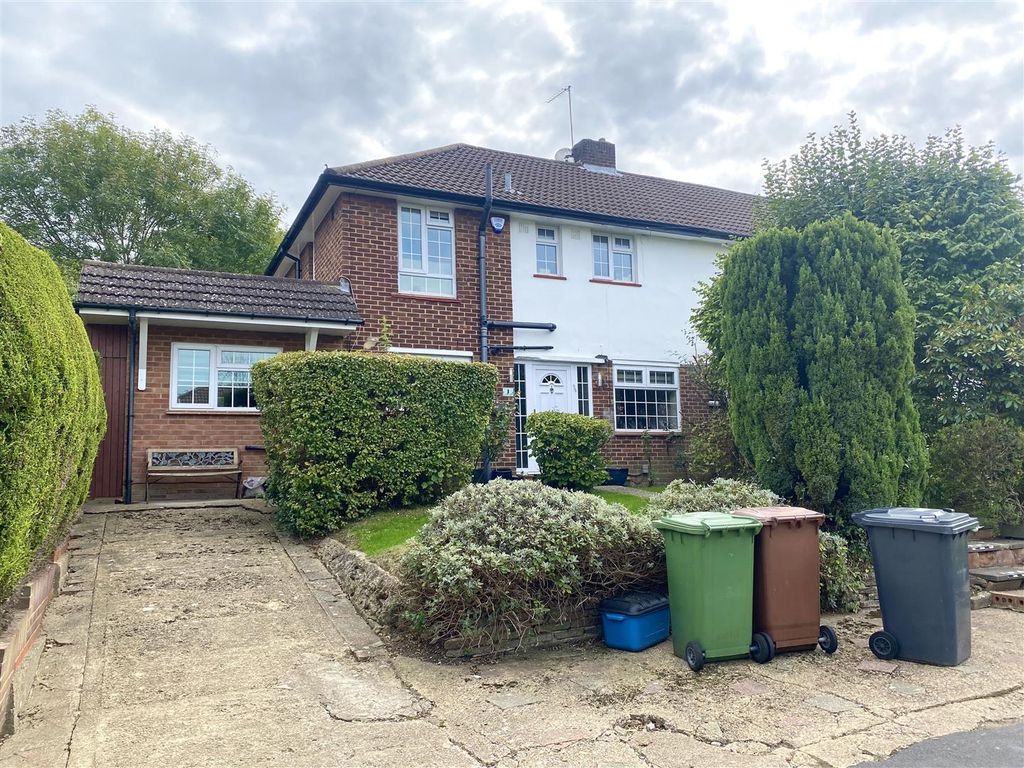 3 bed property to rent in Lullington Garth, Borehamwood WD6 Zoopla