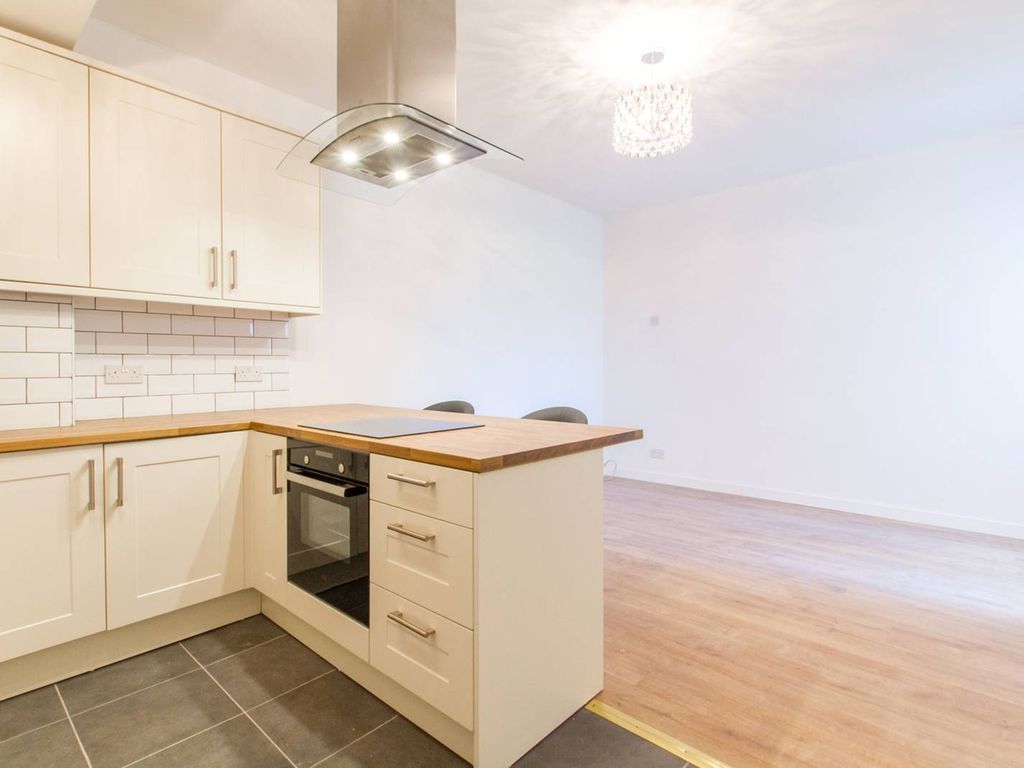 2 bed flat for sale in Wood Street, Walthamstow, London E17 Zoopla