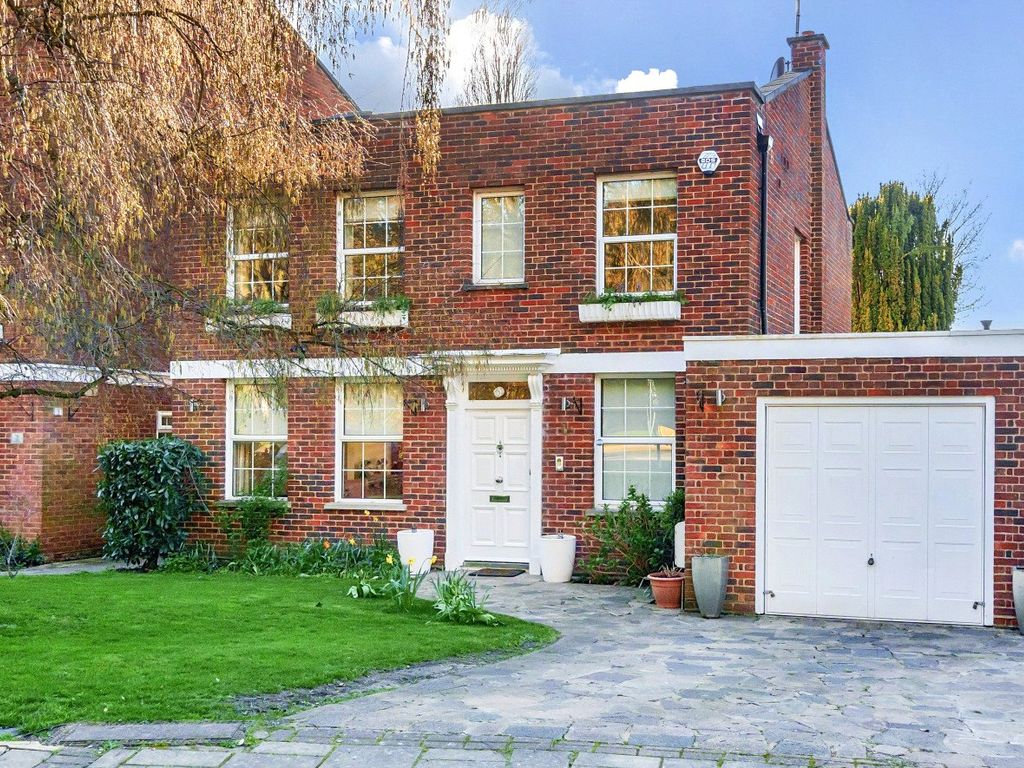 3 bed detached house for sale in Baxendale, Whetstone, London N20, £