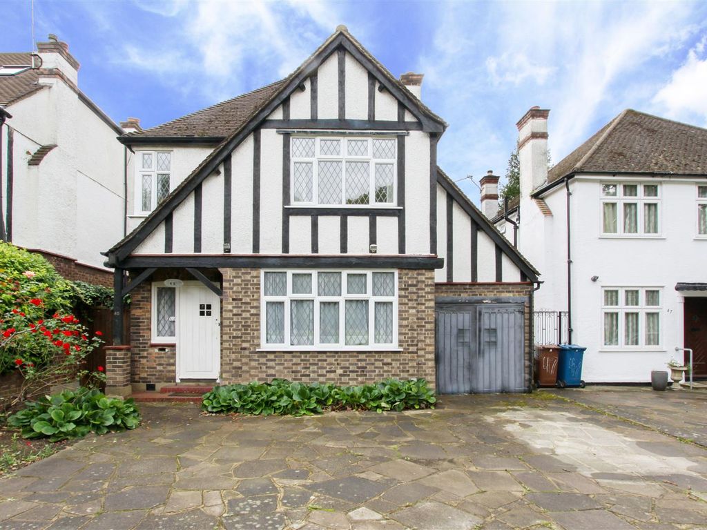 3 bed detached house for sale in London Road, Stanmore HA7, £900,000