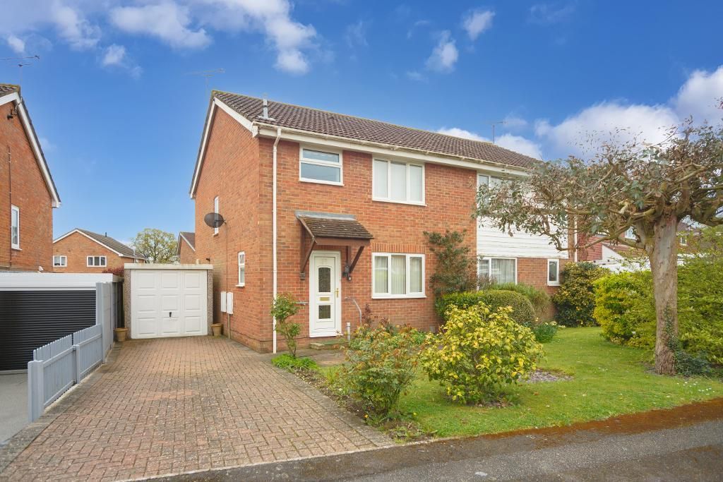 3 bed semidetached house for sale in Croftwood, Kingsnorth, Ashford