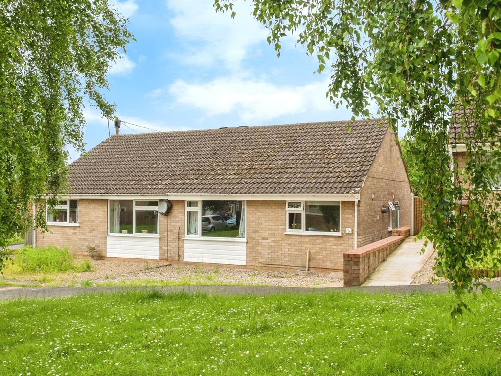 2 bed semidetached bungalow for sale in Glanfield Walk, Bury St