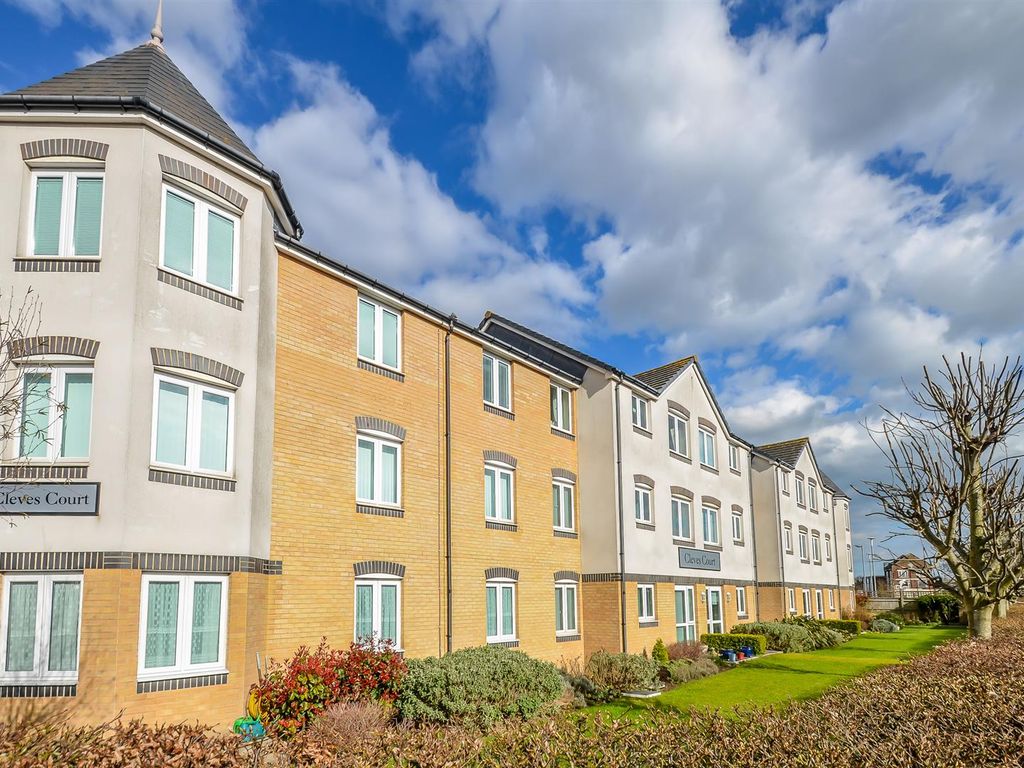 1 bed flat for sale in London Road, Hadleigh, Benfleet SS7, £170,000 Zoopla
