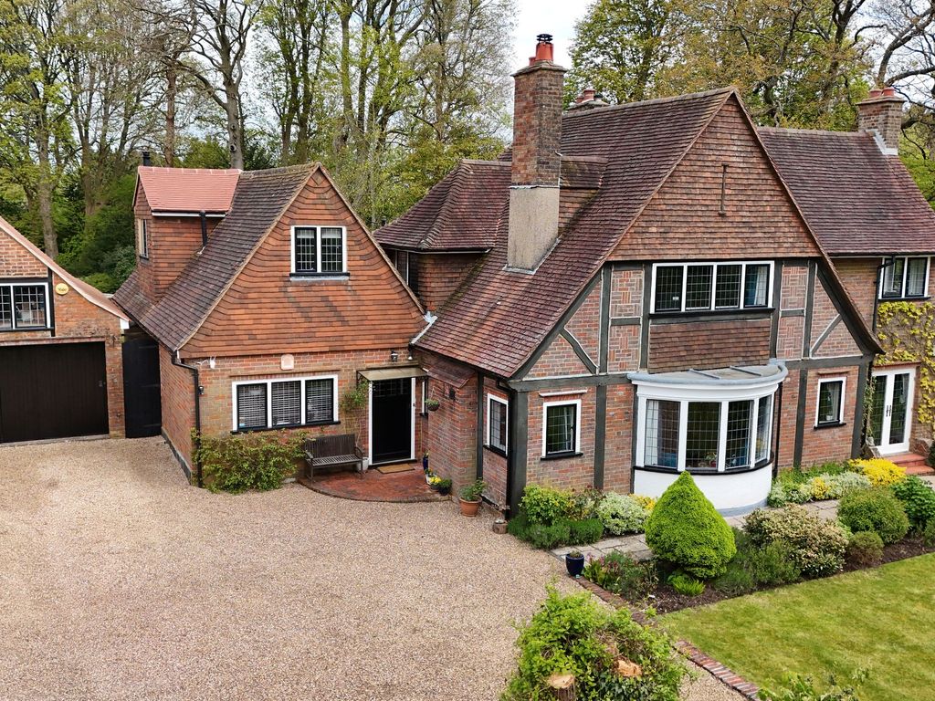 6 bed detached house for sale in Windsor Lane, Little Kingshill, Great