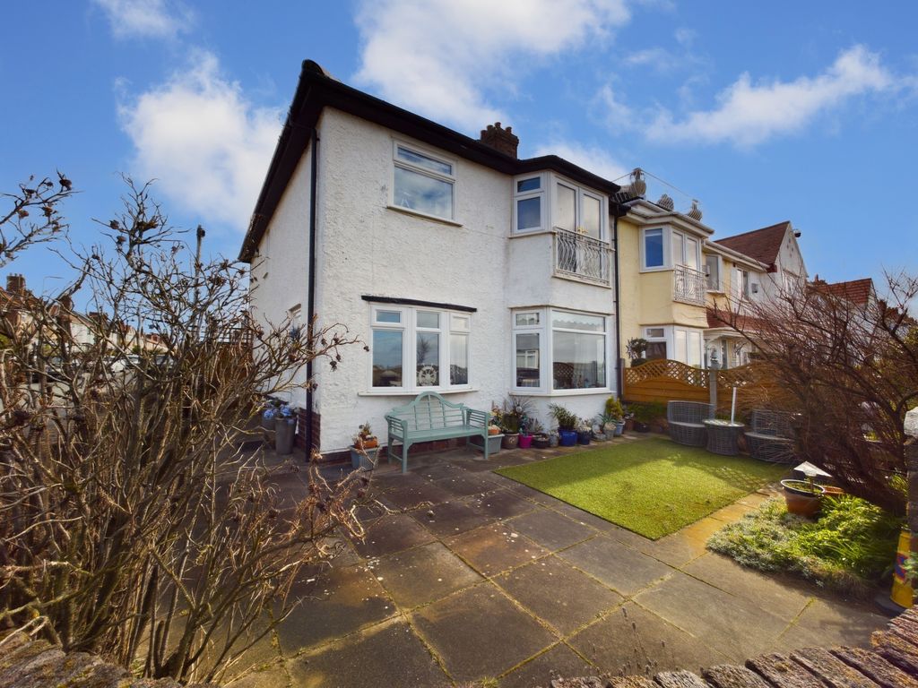 3 bed end terrace house for sale in River View, BrightonLeSands