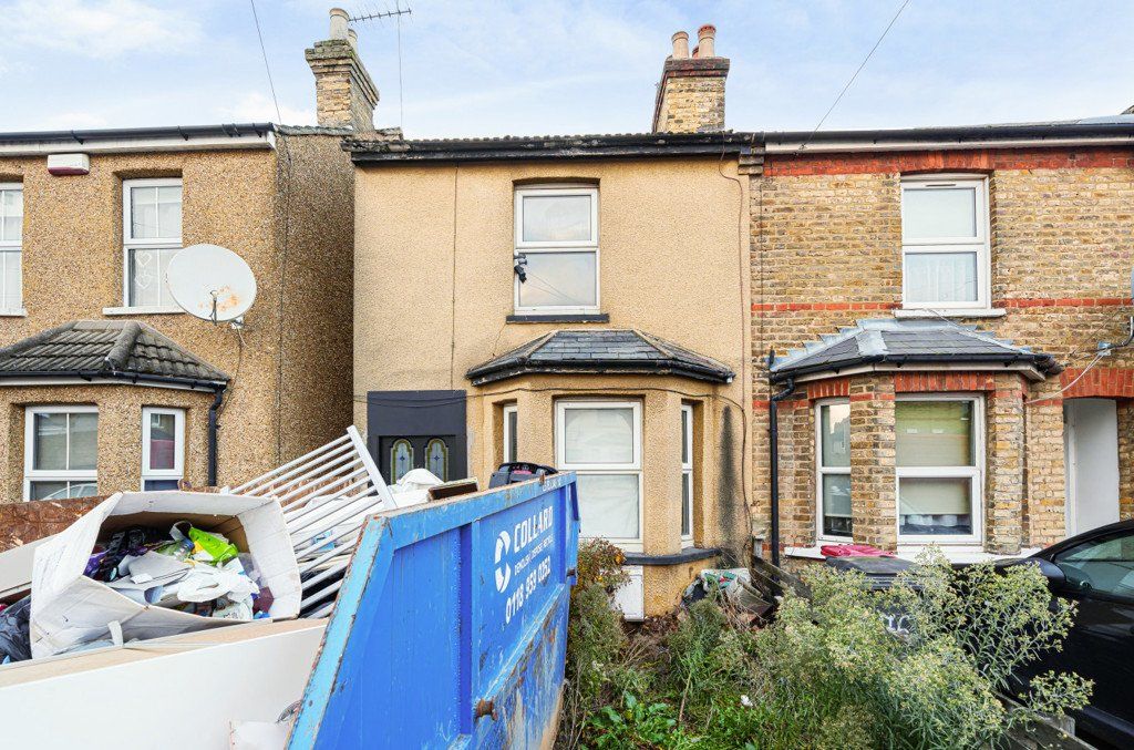 3 bed end terrace house for sale in Queens Road, Slough, Berkshire SL1