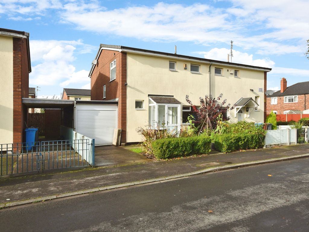 3 bed semidetached house for sale in Avro Close, Manchester, Greater Manchester M14, £230,000