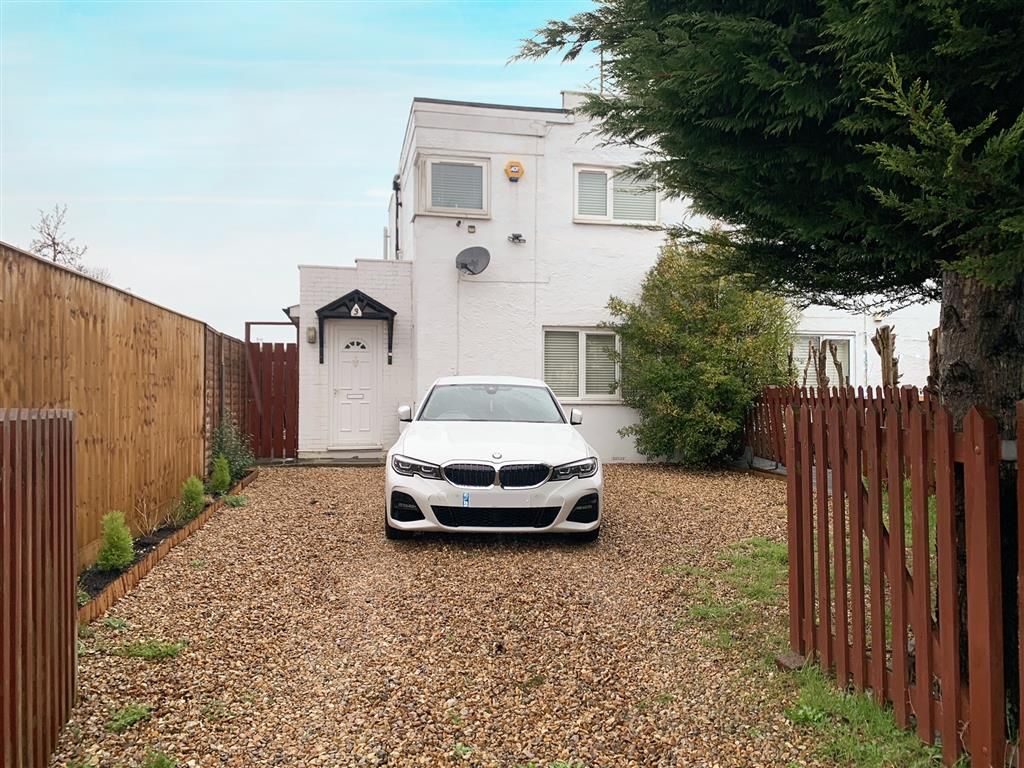 3 bed property to rent in Stonehaven Road, Aylesbury HP19, £1,650 pcm