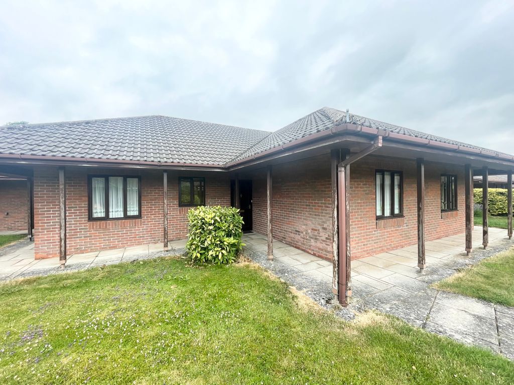 2 bed semidetached bungalow for sale in Meadowbrook Court, Twmpath