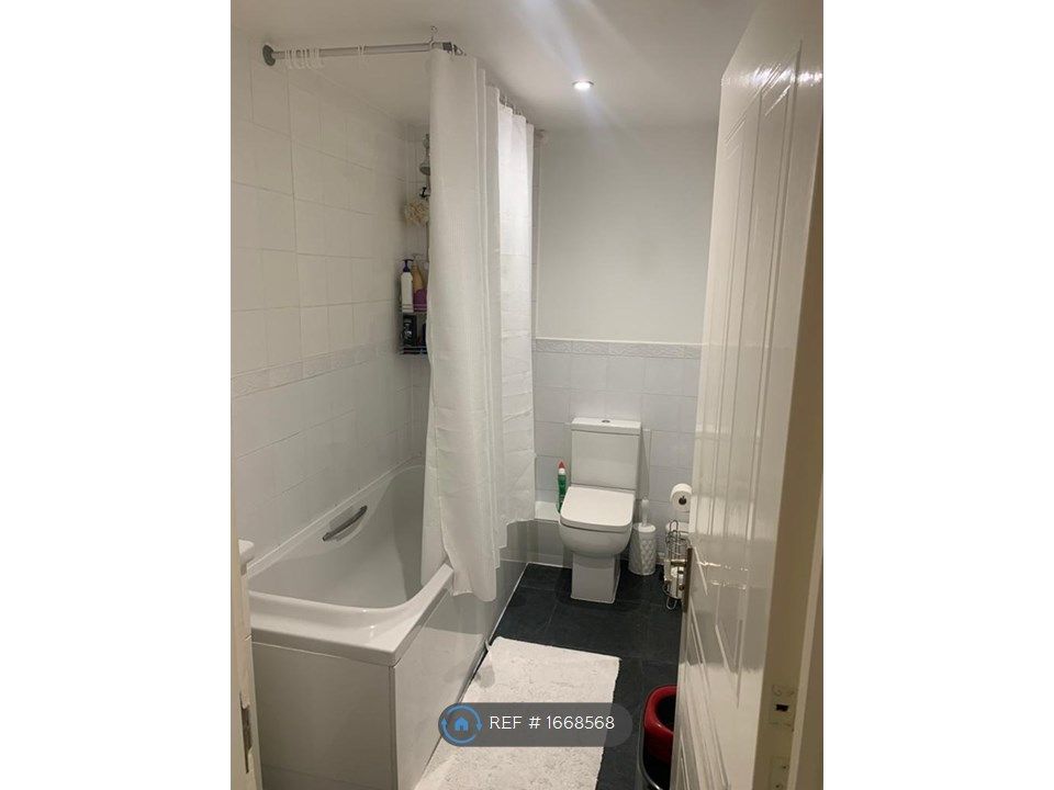 2 bed flat to rent in Varsity Drive, Twickenham TW1 Zoopla