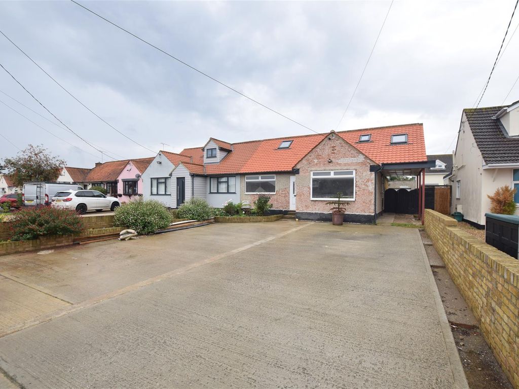 5 bed semidetached bungalow for sale in Jubilee Avenue, Broomfield