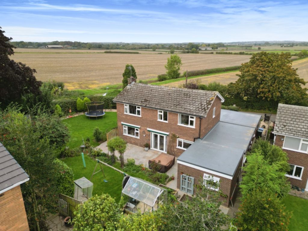 4 bed detached house for sale in Bigsby Road, Retford, Nottinghamshire