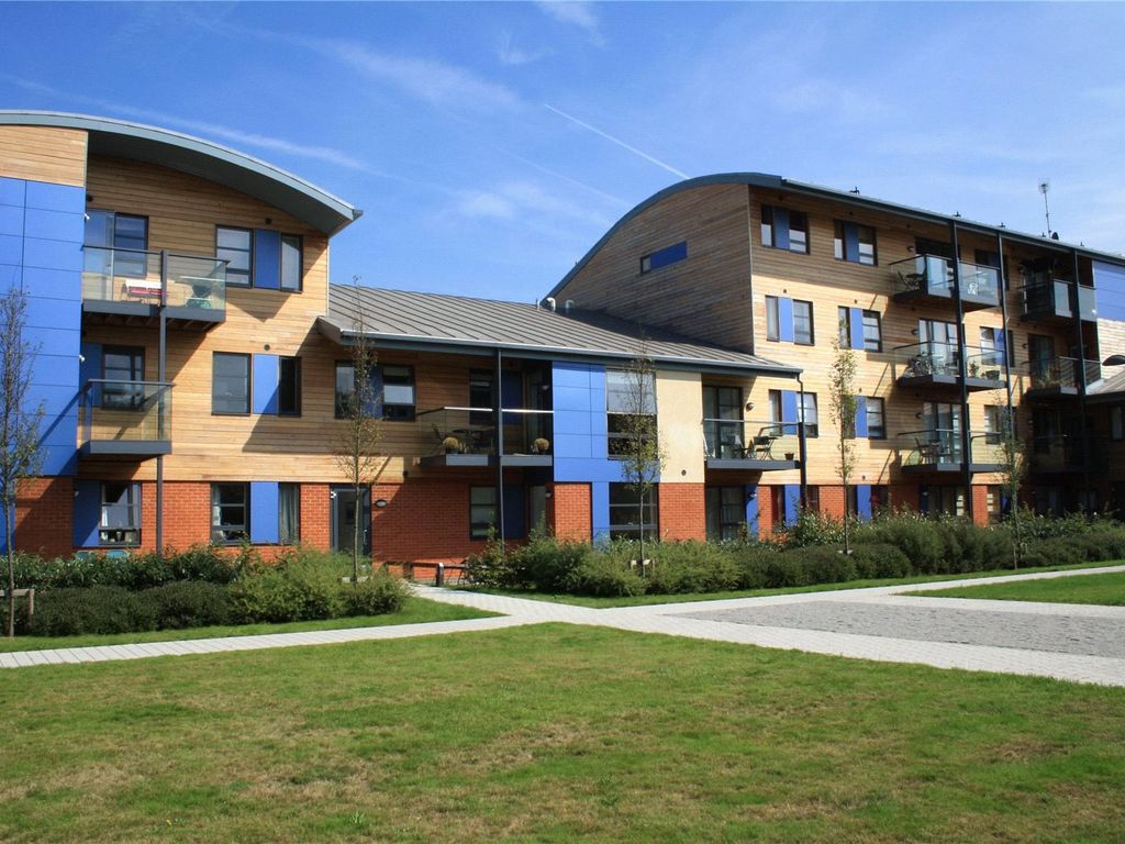 1 bed flat for sale in Pretoria Road, Chertsey, Surrey KT16, £240,000