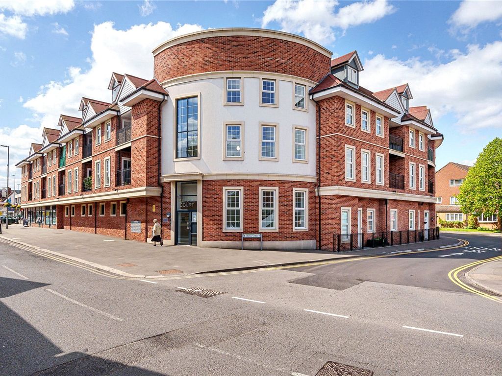 2 bed flat to rent in Peach Street, Wokingham, Berkshire RG40 Zoopla