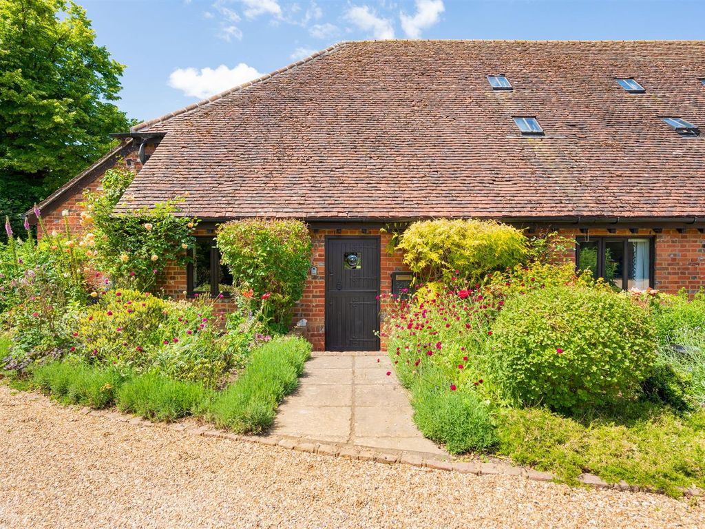 3 bed barn conversion for sale in Waltham Road, White Waltham SL6, £