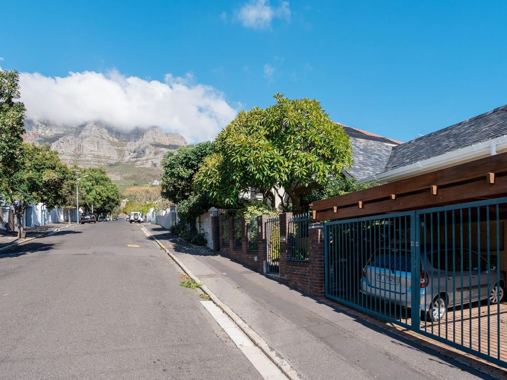 4 bed detached house for sale in Gardens, Cape Town, South Africa, £
