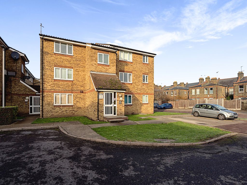 Studio to rent in Liden Close, Walthamstow, London E17 Zoopla