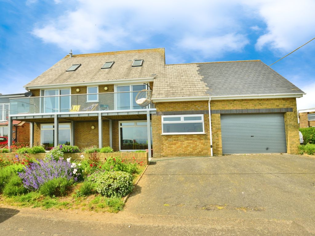 6 bed detached house for sale in Old Dover Road, CapelLeFerne