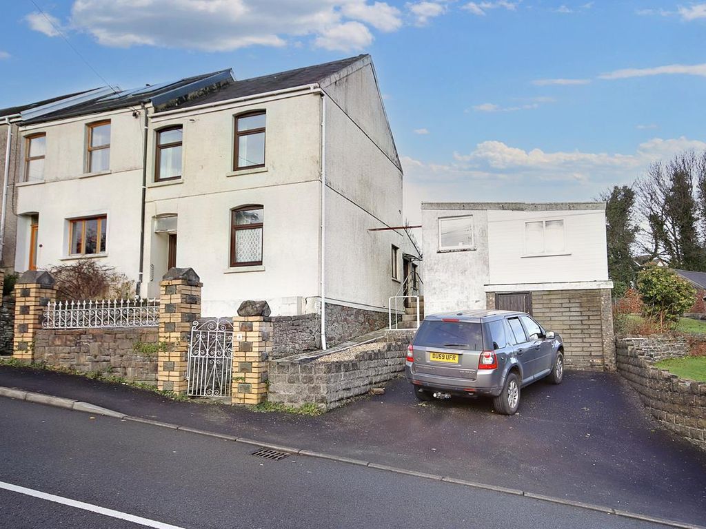 3 bed property for sale in 4 Heol Y Banc, Bancffosfelen, Llanelli SA15