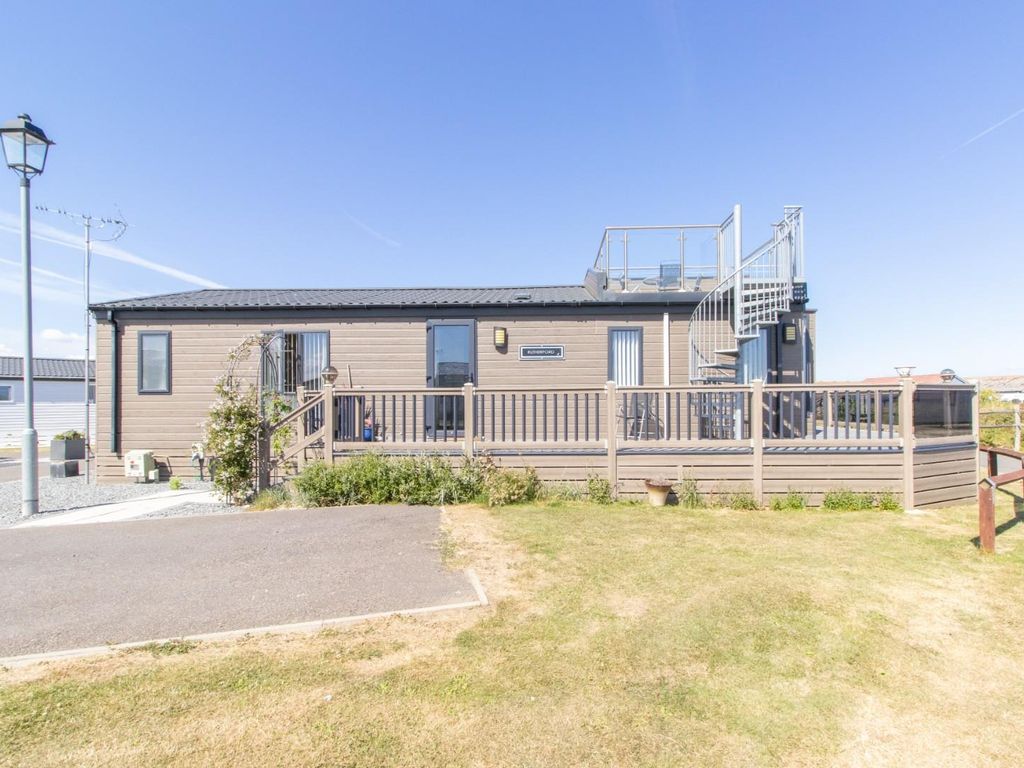 2 bed mobile/park home for sale in St. Johns Road, Whitstable CT5 Zoopla