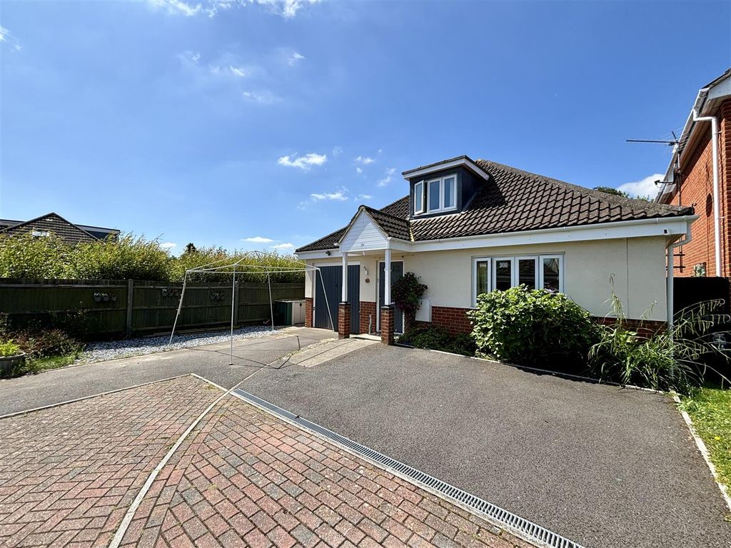 3 bed detached house for sale in Ash Gardens, Hamworthy, Poole BH15, £425,000 Zoopla