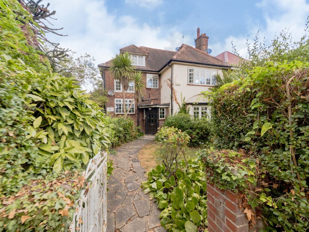 Woodstock Road, Golders Green NW11  