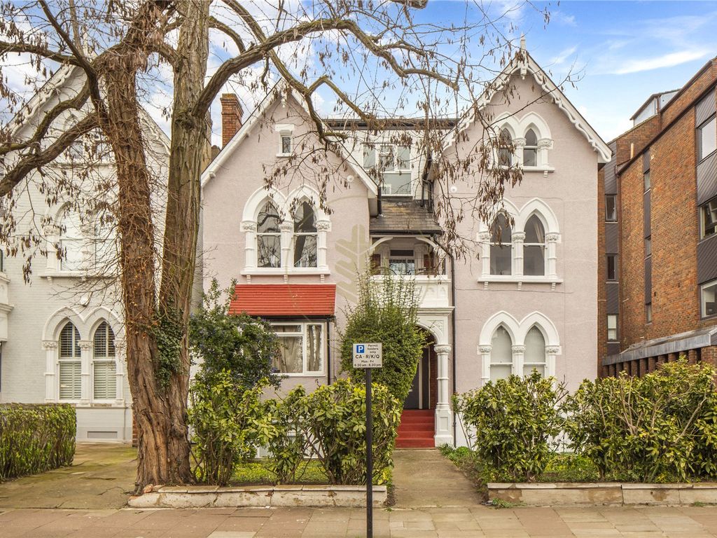 2 bed flat to rent in Woodchurch Road, South Hampstead, London NW6, £