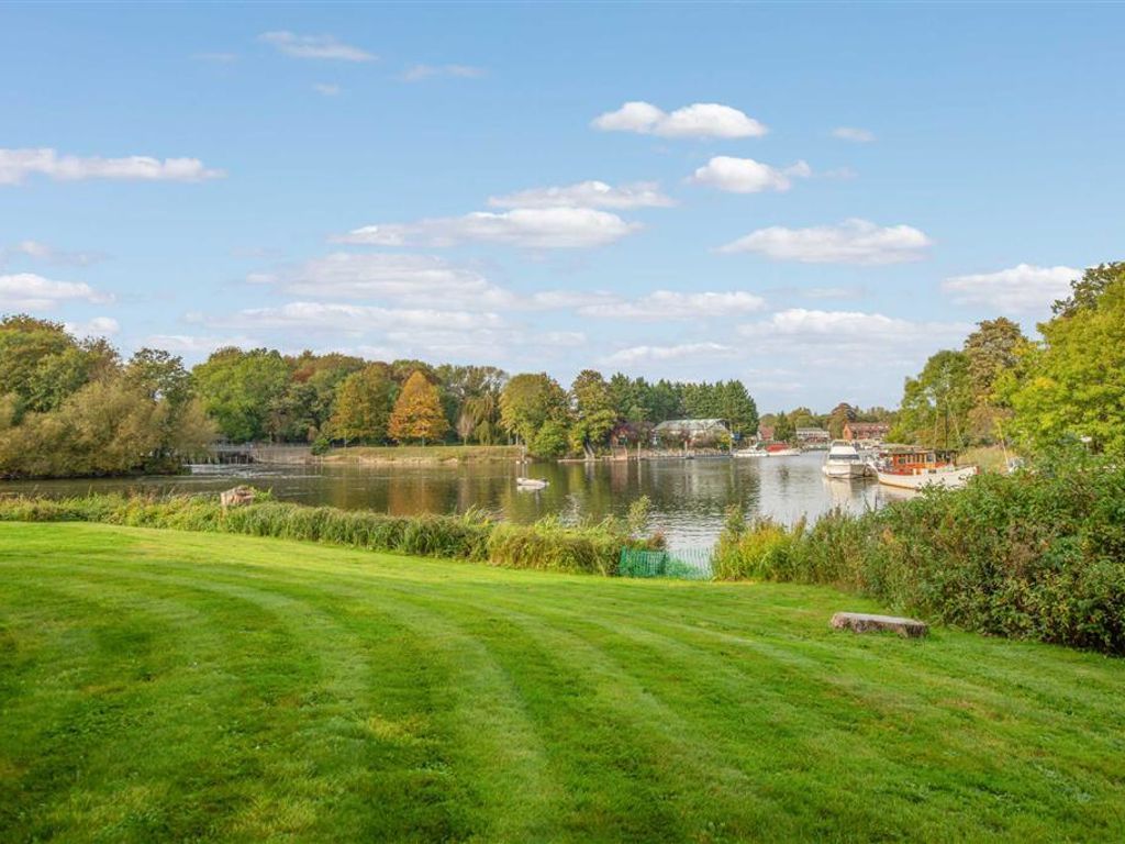 1 bed flat for sale in Whittets Ait, Jessamy Road, Weybridge KT13, £395,000 Zoopla