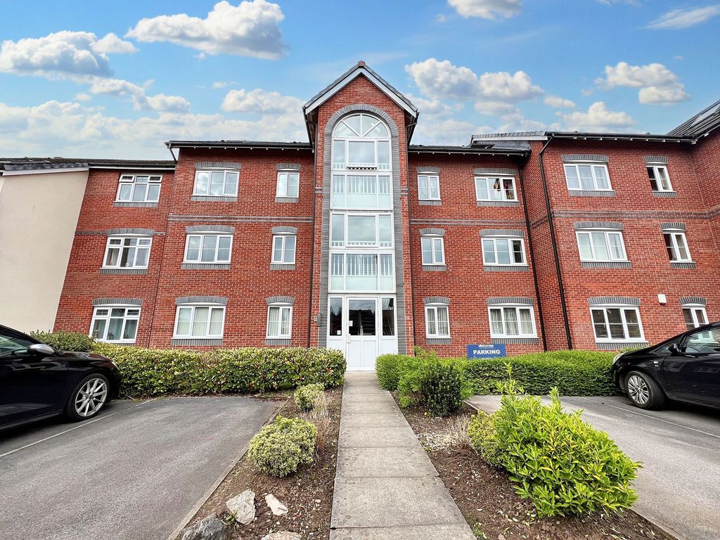 2 bed flat for sale in Dean Road, Cadishead M44, £130,000 Zoopla