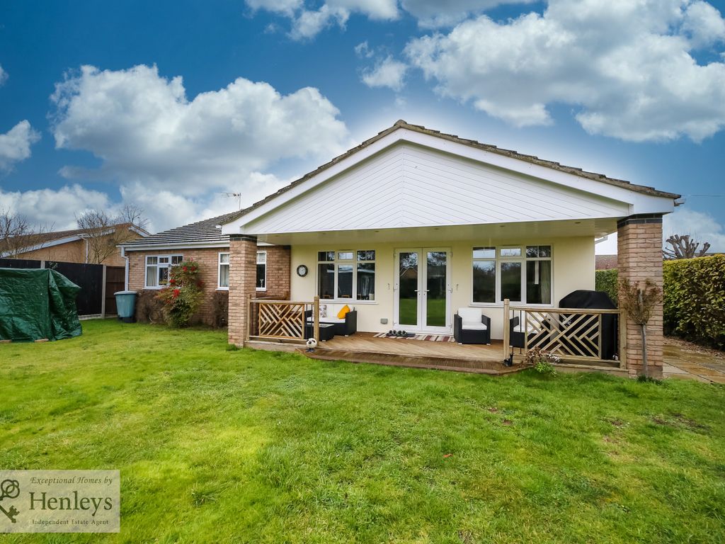 4 bed detached bungalow for sale in Folly Road, Mildenhall, Bury St
