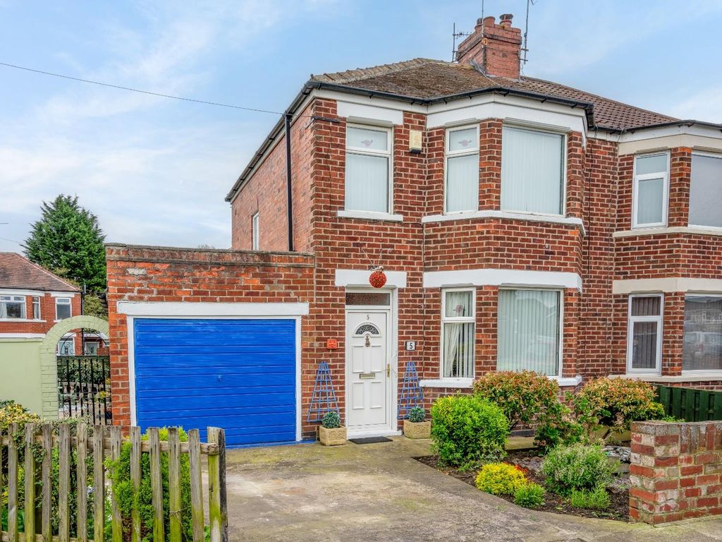 3 bed semidetached house for sale in Plantation Drive, York YO26, £