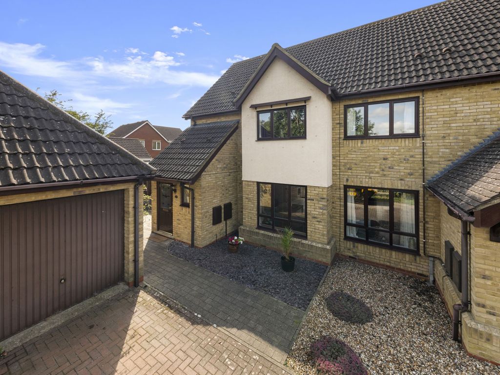 3 bed semidetached house for sale in Quail Walk, Royston SG8 Zoopla