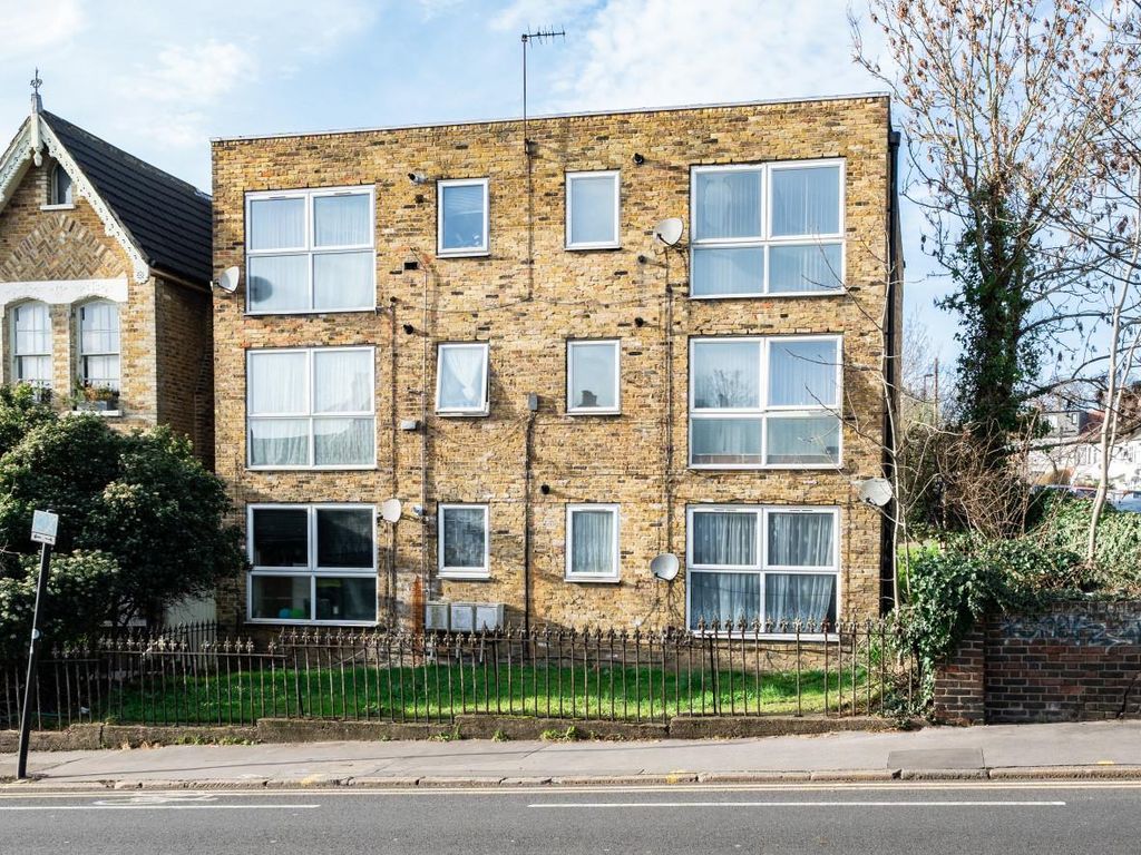 2 bed flat for sale in Ashford Court, 215 Whitehorse Lane, South