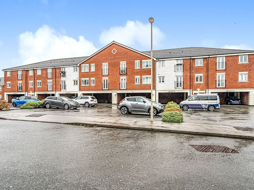 2 bed flat to rent in Southgate Way, Dudley, West Midlands DY1, £700