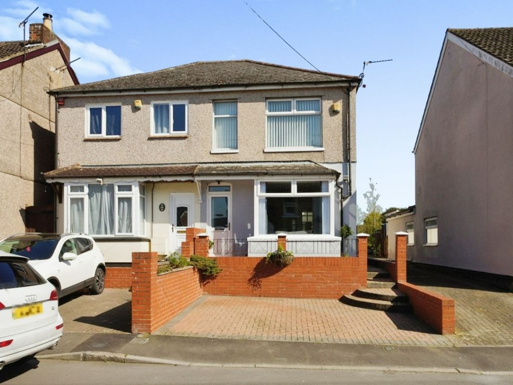 3 bed semidetached house for sale in St. Philips Road, Swindon SN2