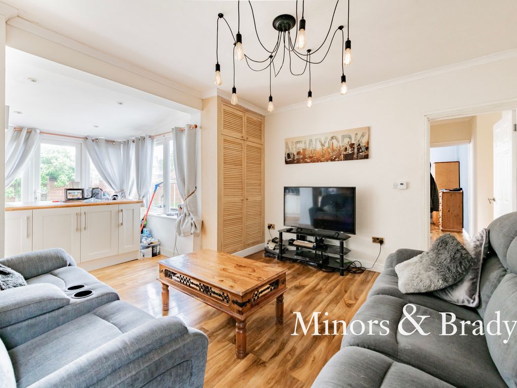 3 bed detached bungalow for sale in Waveney Crescent, Lowestoft NR33