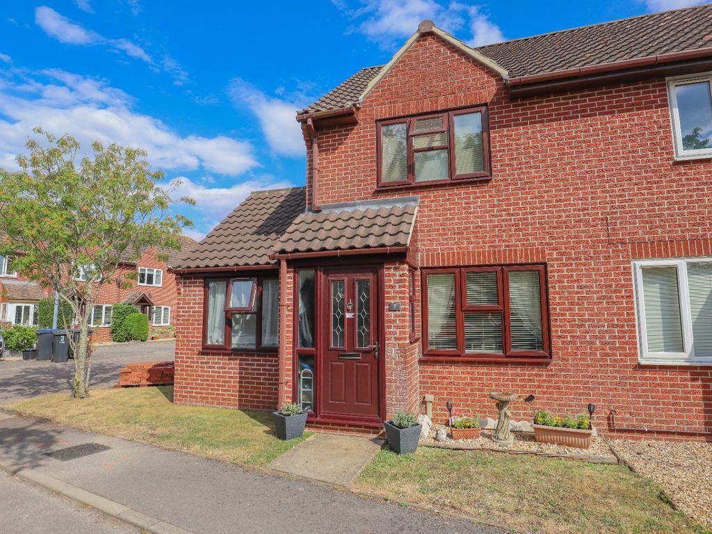 2 bed end terrace house for sale in Old School Close, Bromham