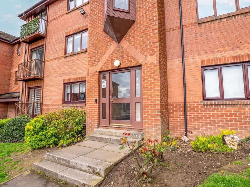 2 bed flat for sale in The Mount, Motherwell ML1, £104,995 Zoopla