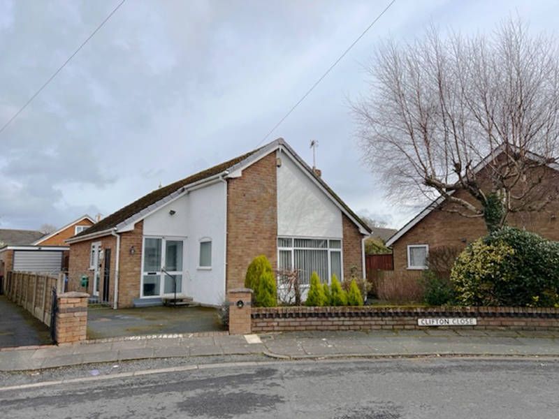 2 bed detached bungalow for sale in Clifton Close, ThorntonCleveleys